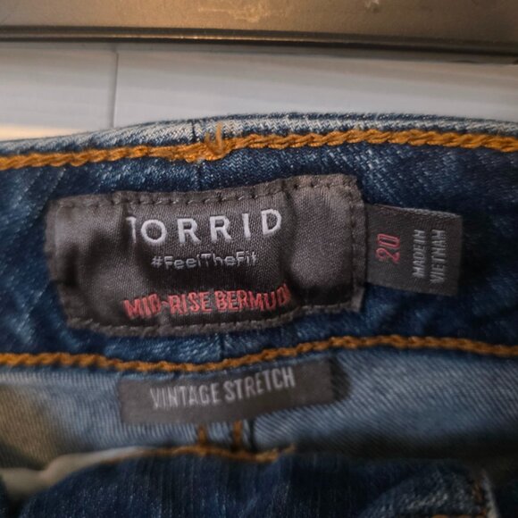 Torrid Distressed Denim Shorts with Button Fly, size 20 - Picture 2 of 7
